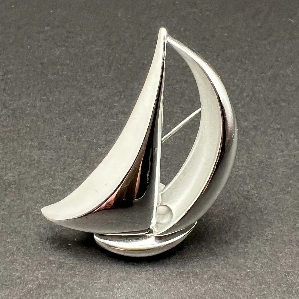 Vintage‎ Brooch Sailboat Silver Tone Nautical Sailing Signed Danecraft